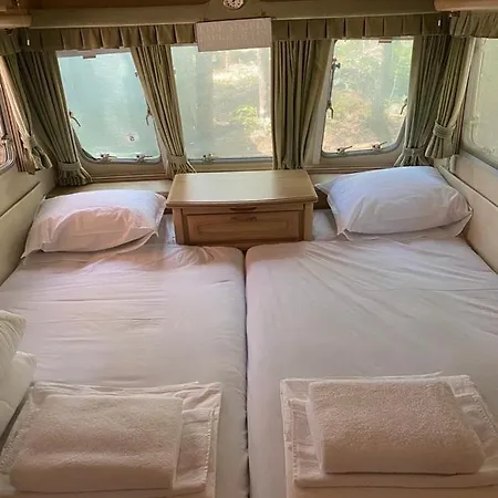 Camping Delightful Beach & Forest Caravan *